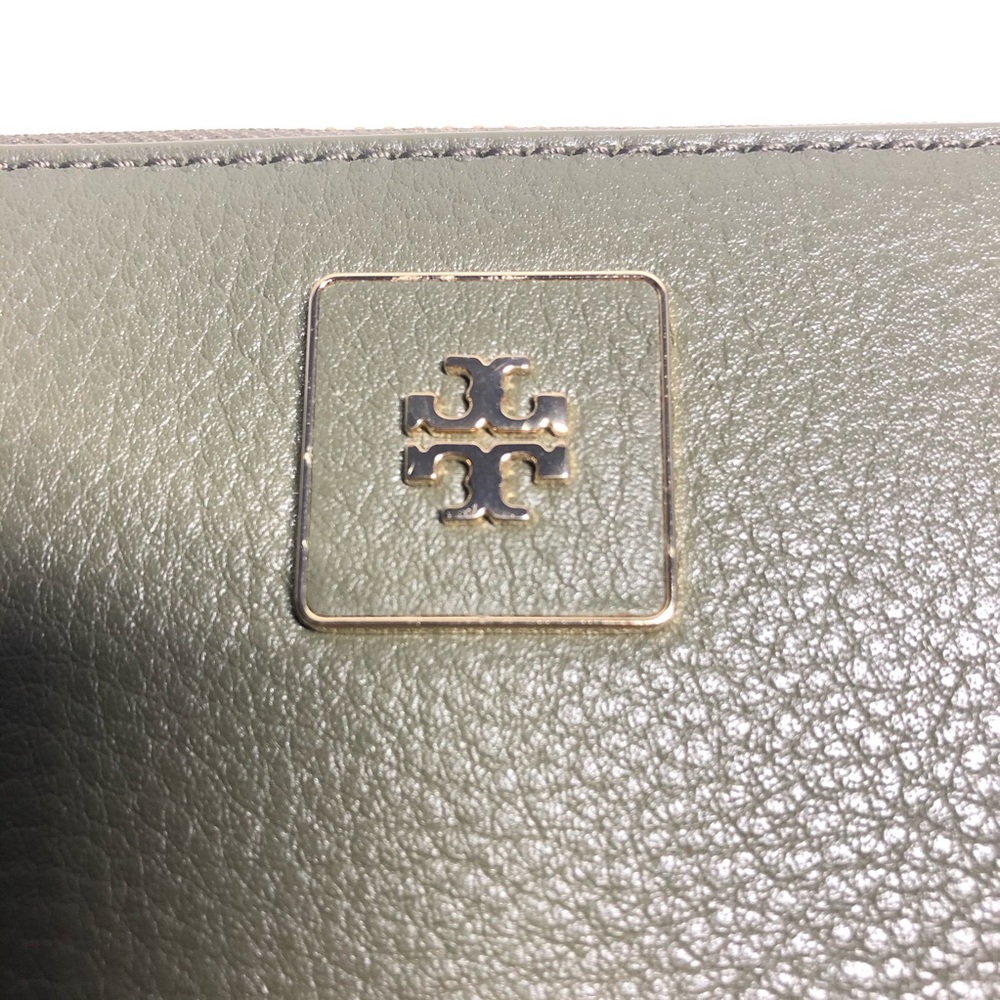 SOLD-NWOT Tory Burch Green Khaki Clara Zip Wallet - Picture 4 of 9